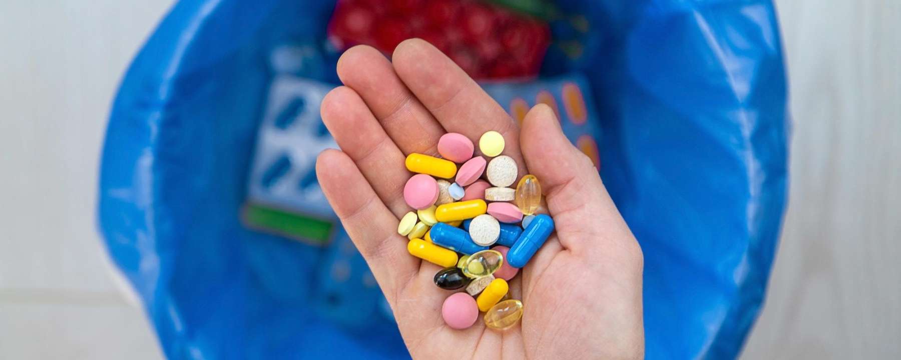 ¿Cómo desechar los medicamentos caducados?